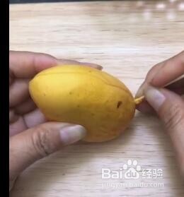 教你一个剥芒果的小技巧