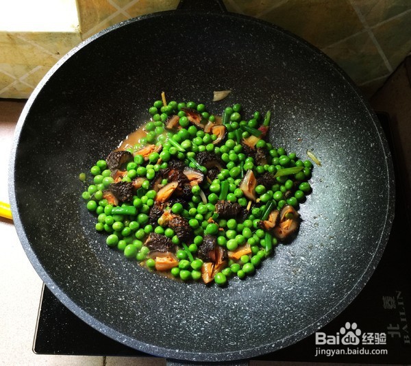 红极参炒豌豆米做法