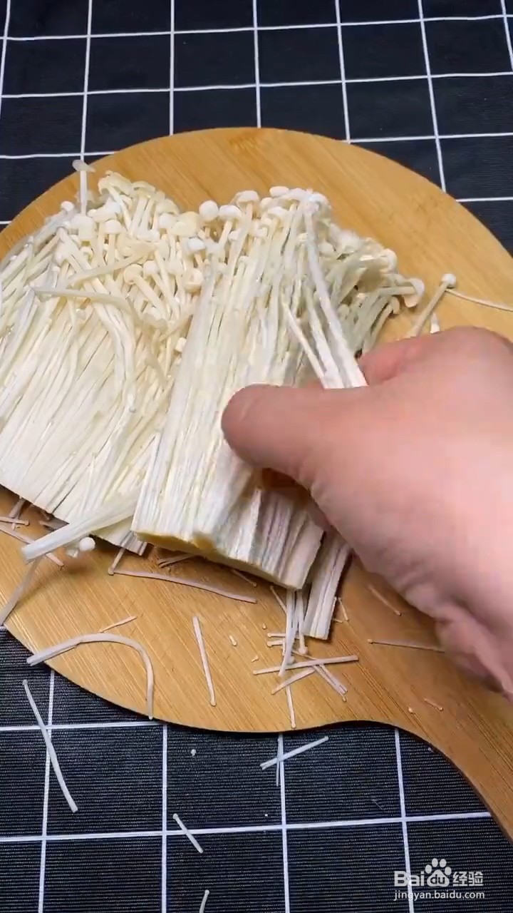 如何自制美味好吃的拌金针菇