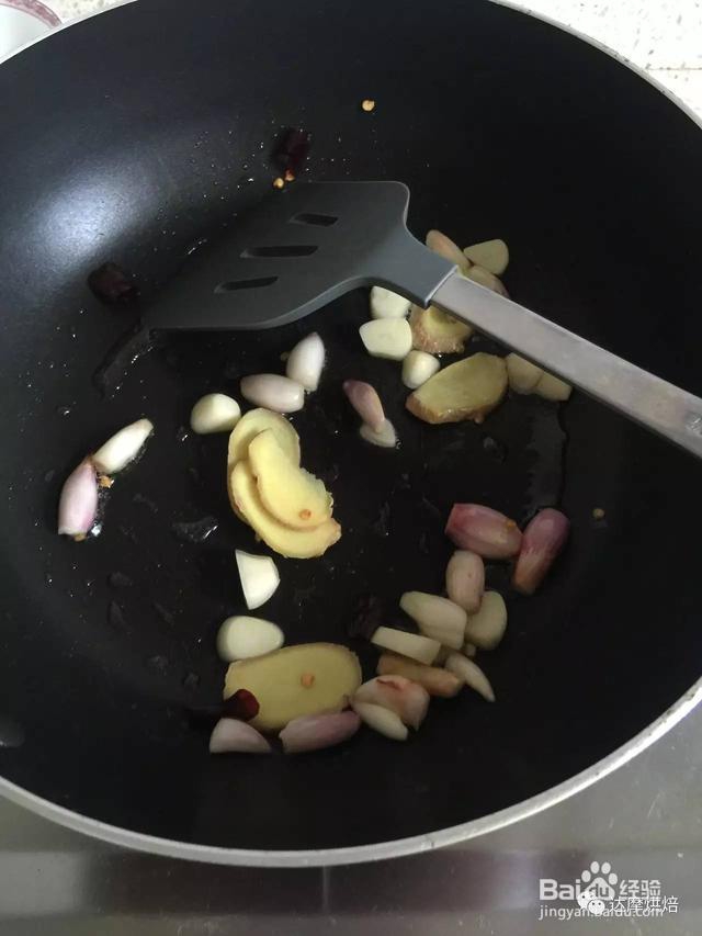 台湾名菜三杯鸡制作