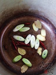 黄豆酱炖排骨--做法