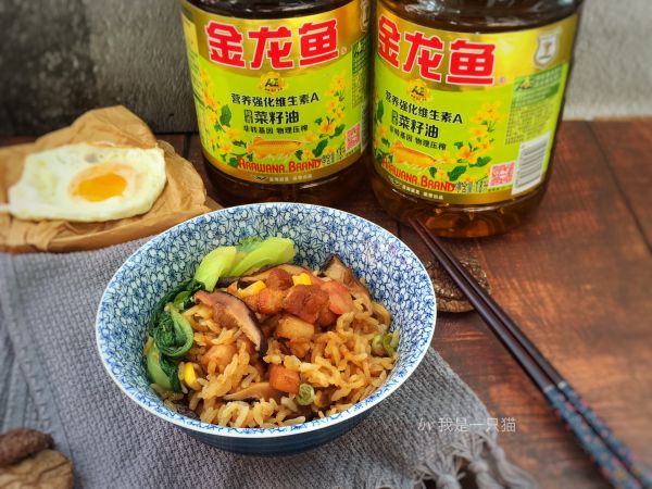 时蔬肉丁煲仔饭