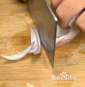 如何自制椒香土豆炒洋葱？