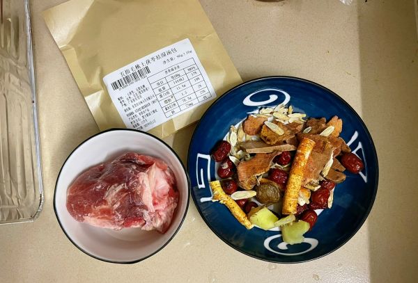 五指毛桃土茯苓猪骨汤