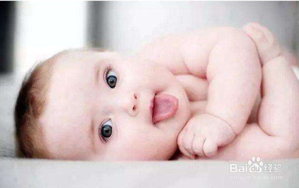 <b>宝宝嘴里有白色舌苔该怎么清理</b>