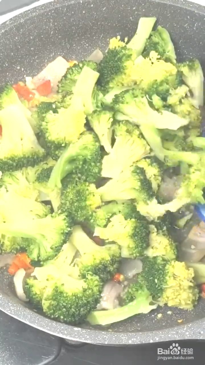 如何制作腊肉炒西兰花