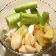 给切菜板消毒的小窍门