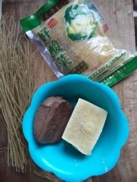 <b>酸菜鸭血冻豆腐制作方法</b>