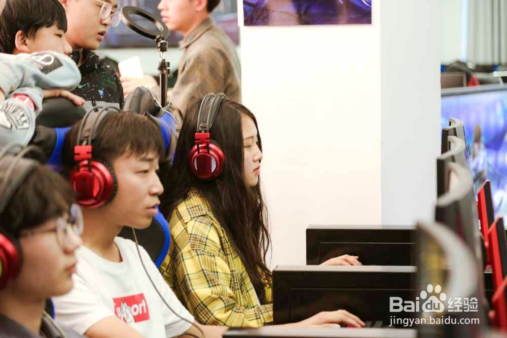 学电子竞技一年的学费多少钱