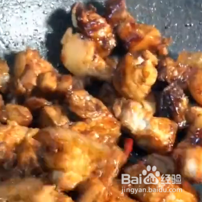 怎样做下饭的土豆炖五花肉呢