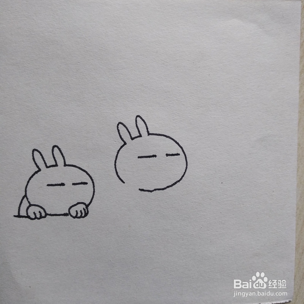 怎么画很火的表情包兔斯基合影卡通简笔画？