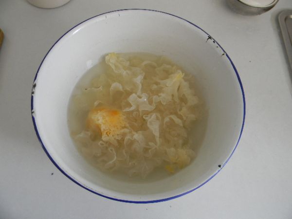 银耳百合红枣羹