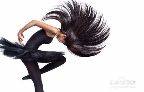 卷发睡觉时头发怎么放