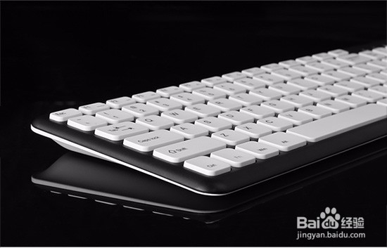 蓝牙键盘上面的灰尘和污迹怎么清理?