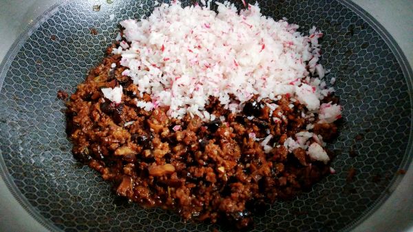 胭脂萝卜酱肉包