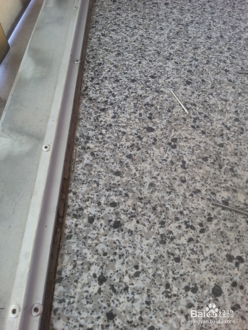 图解铝合金门轨道坏了更换方法