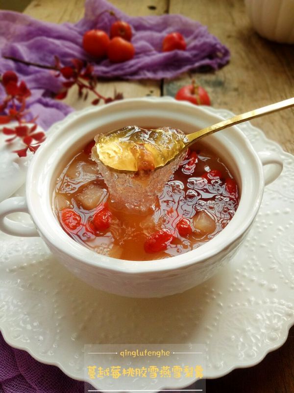 蔓越莓雪梨桃胶雪燕羹