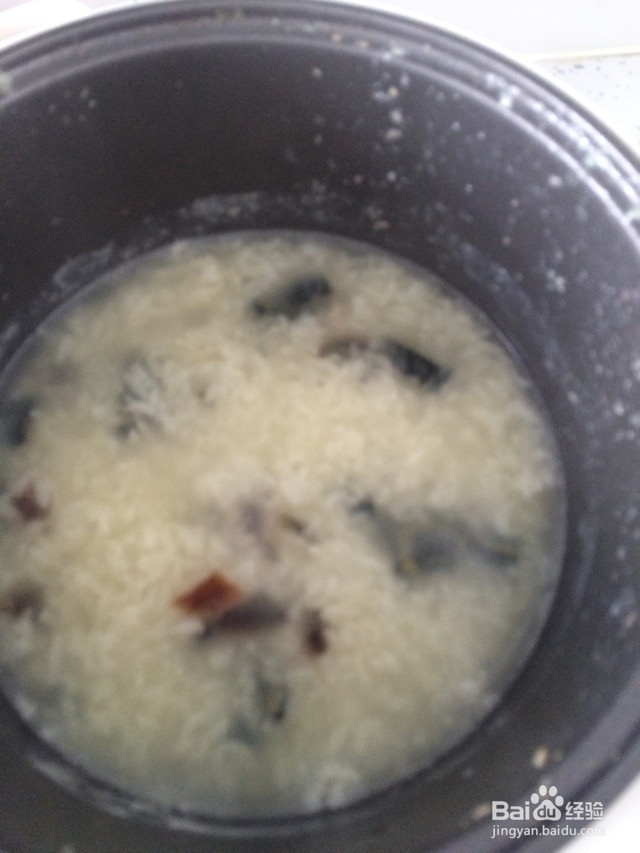 皮蛋瘦肉粥的做法