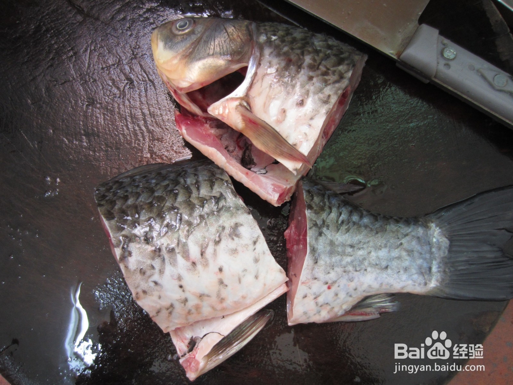 胡萝卜玉米花生鲫鱼汤