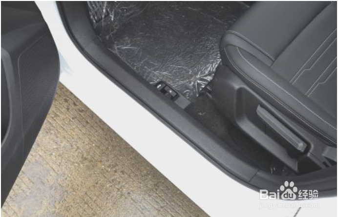 联动云后备箱开关在哪