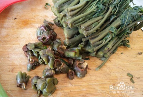 炸香椿鱼是怎么做的？家常教程