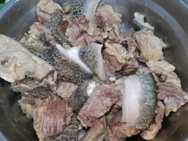 秘制萝卜焖牛腩