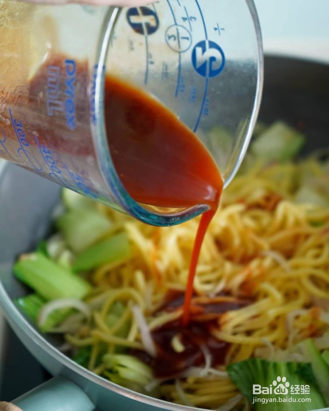 家常版蔬菜鸡丁什锦炒面的做法