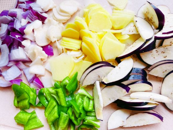 酱香小炒素什锦菜