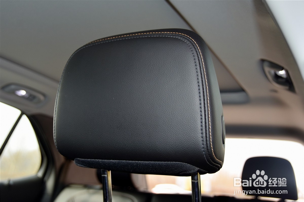 Q3头枕怎么调节