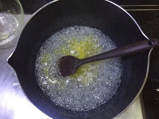 开心果草莓牛轧糖怎么做？