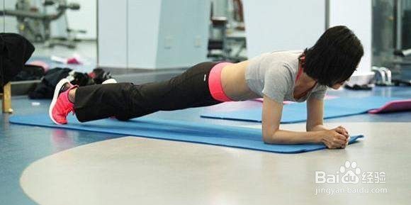 平板支撑省力技巧
