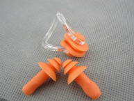 游泳耳朵不进水小窍门