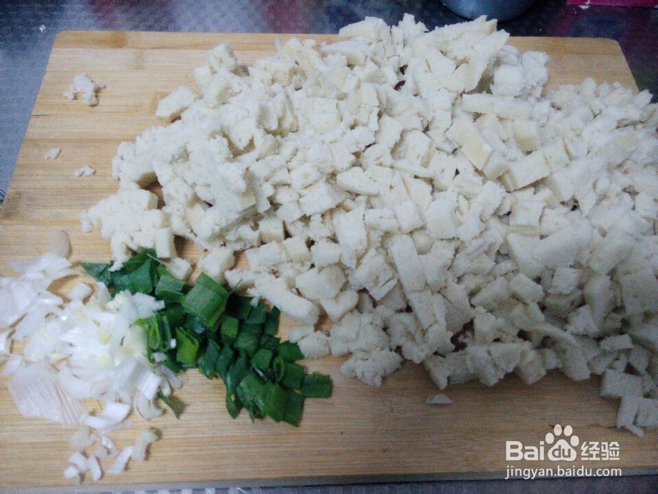 如何将隔夜馒头做成便捷早餐呢?