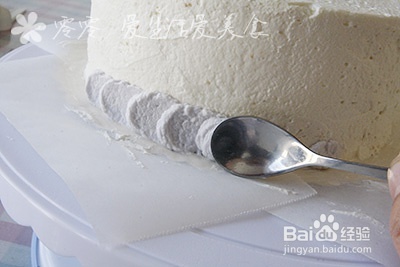 渐变奶油裱花生日蛋糕