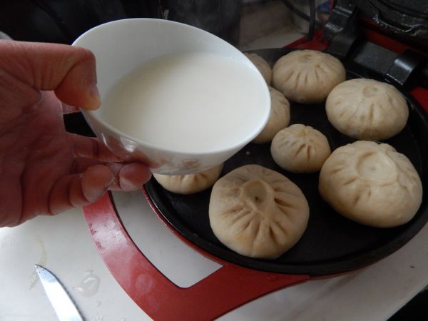 韭菜鸡蛋生煎包
