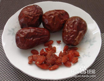 三七根泡酒的做法