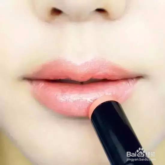 女生如何化淡妆？