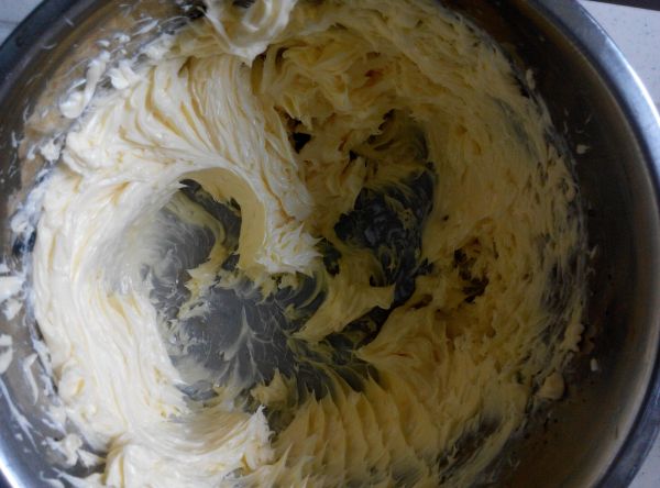 花朵奶油香芒戚风蛋糕