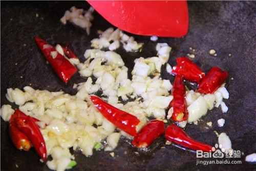 凉拌蒜香核桃花