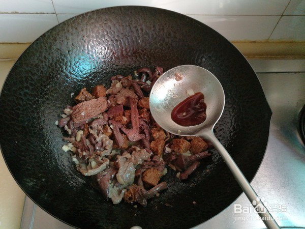 如何做出好吃的牛肉红蘑烩烤麸