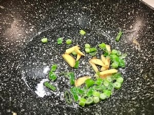 蒜苔炒鸡蛋的做法