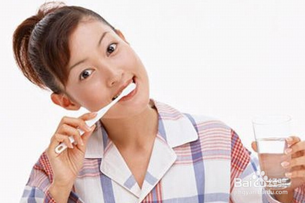 <b>怎样预防牙龈出血</b>