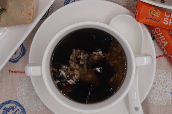 奇亚籽龟苓膏藜麦酒酿西米露