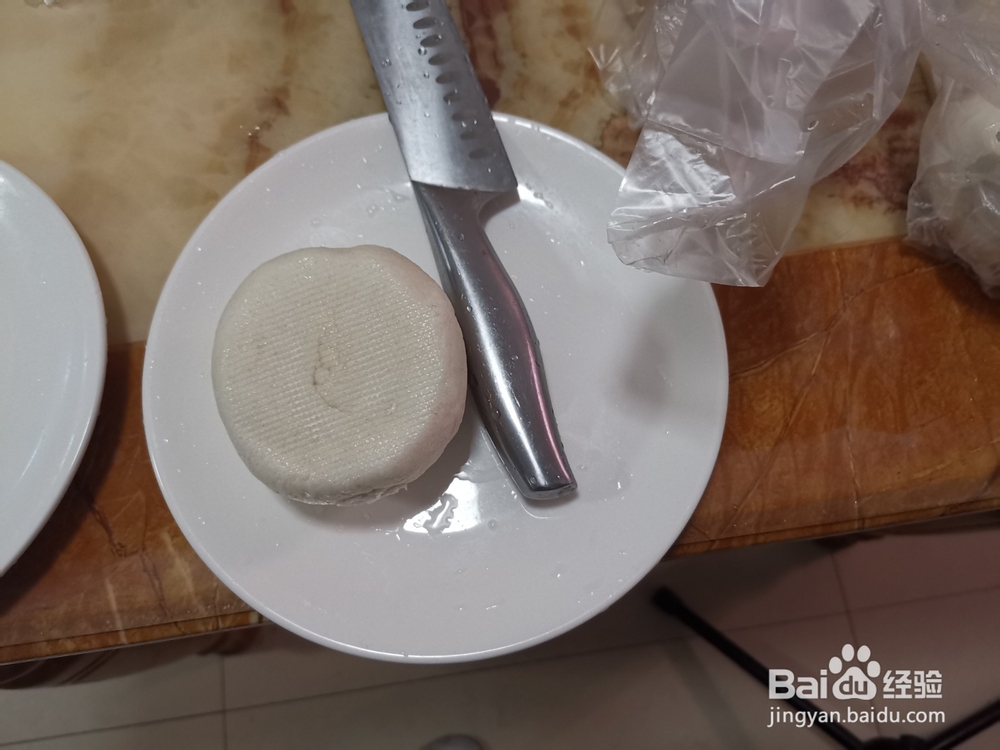 中式汉堡馒头果酱甜面酱夹鸭肉