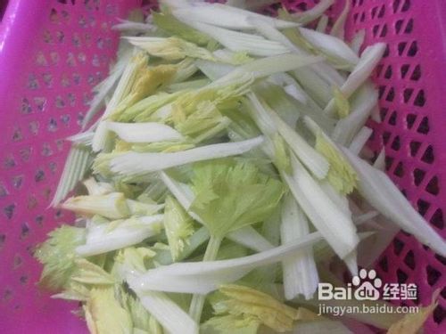 ​腊肉炒芹菜的做法