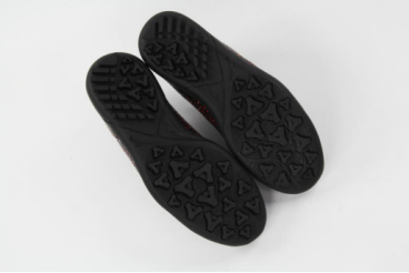 有哪些兼具颜值和性价比的儿童足球鞋推荐？