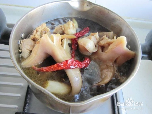 卤猪耳朵的做法