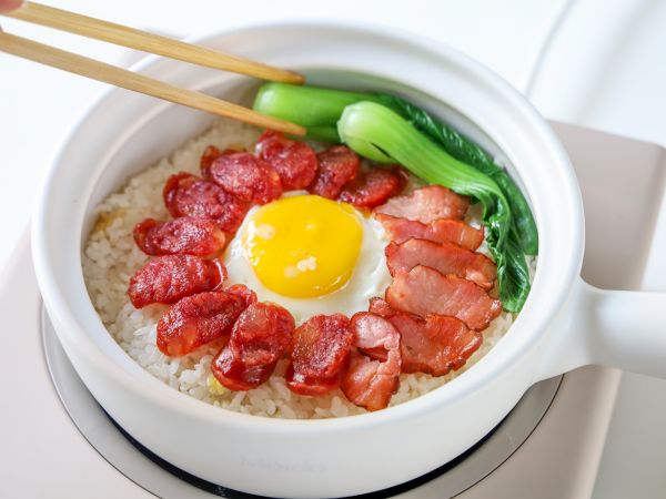 广式腊味煲仔饭
