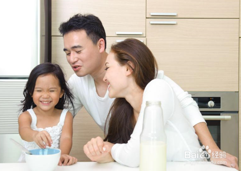 父母如何安抚初潮的女儿