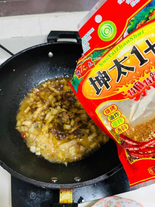 酸辣藕丁五花肉